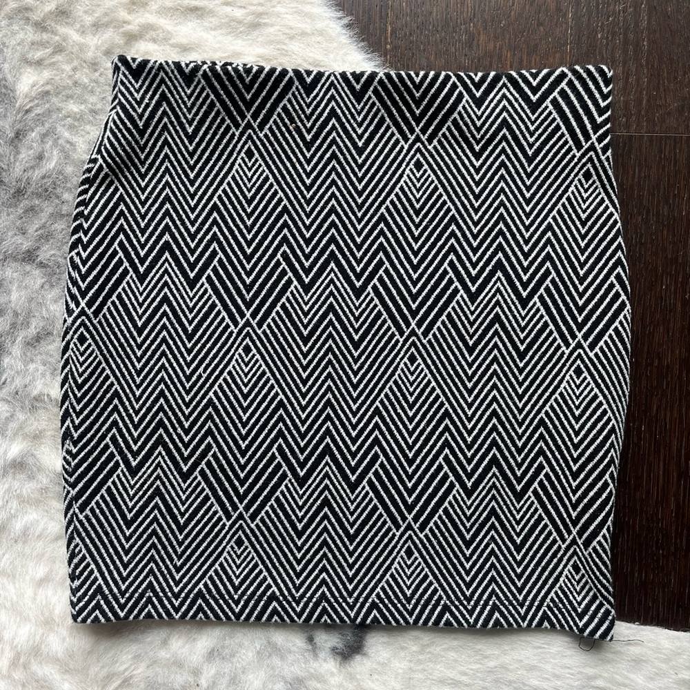 Zara: Small: Striped, Fitted, Mini Skirt: Black&White